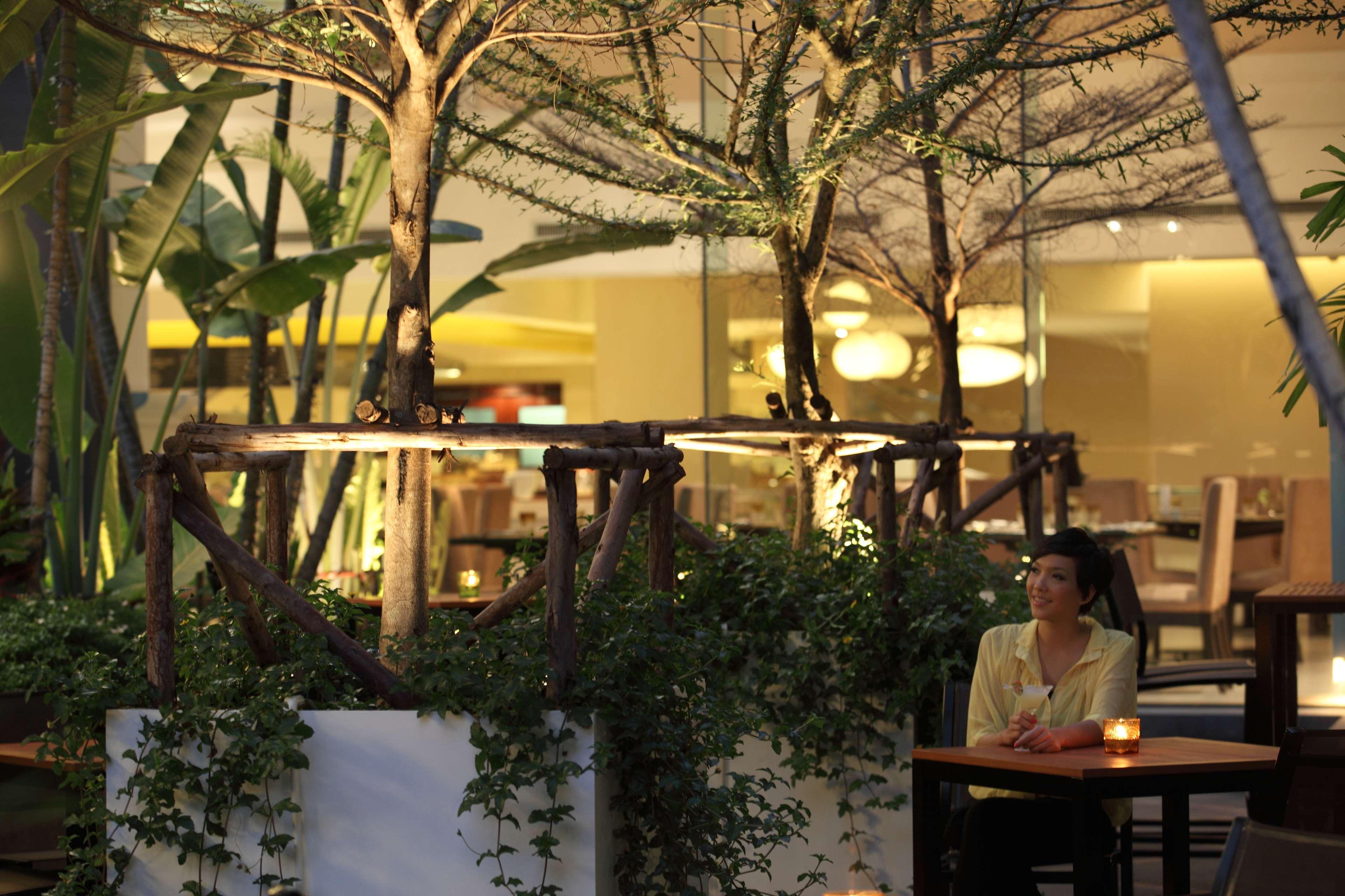 Dusit Princess Srinakarin Bangkok Exterior foto