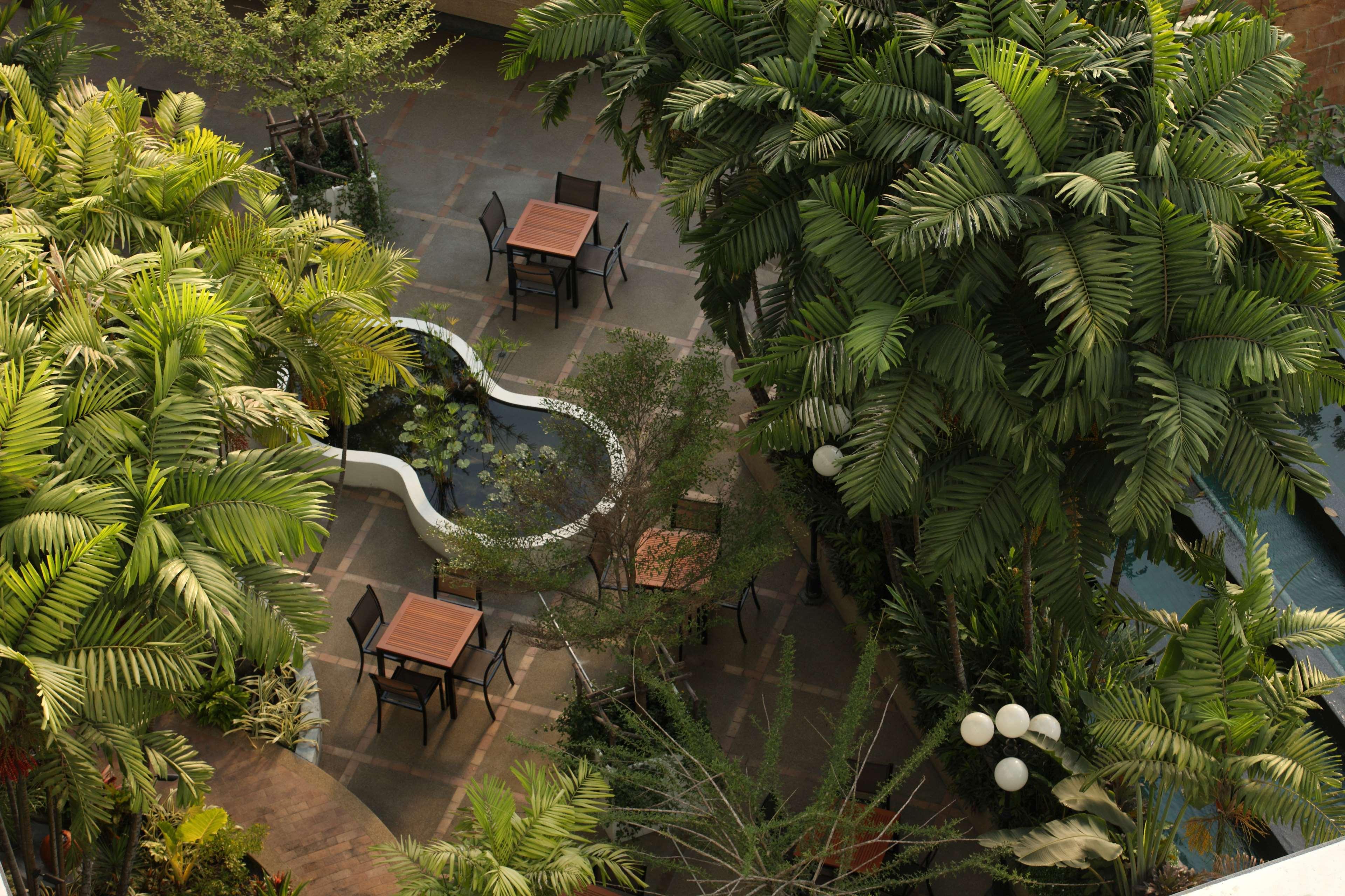 Dusit Princess Srinakarin Bangkok Exterior foto
